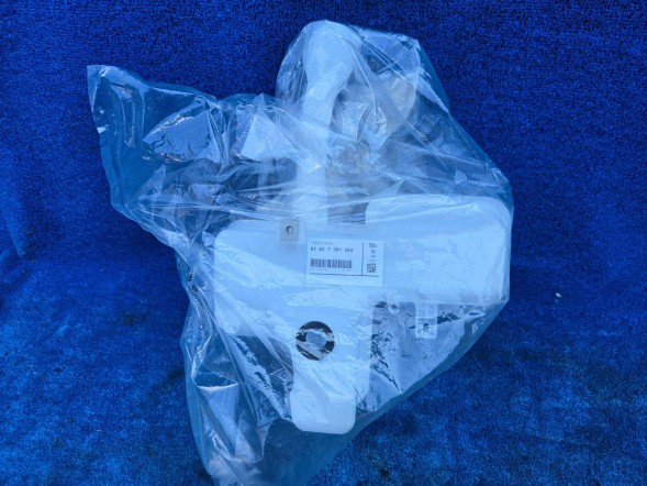 BMW OE 7381592 Zbiorniczek spryskiwaczy Przód BMW i3 7381592 Qua3,8,26 Розширювальний бачок омивача лобового скла BMW i3 7381592