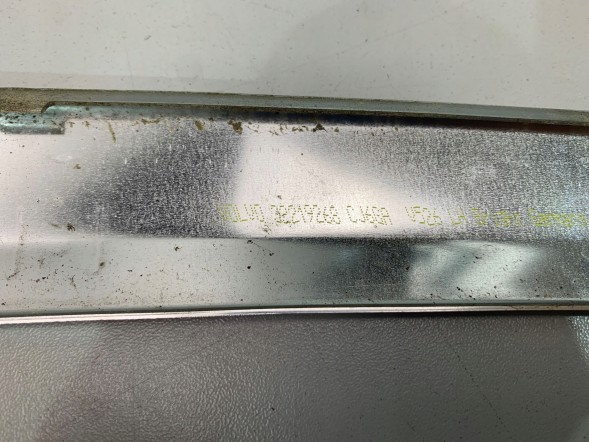 Volvo OE VOLVO XC90 ЛІСТА ЗАДНЬОГО СКЛА ЛІВА ХРОМОВАНА 32219268