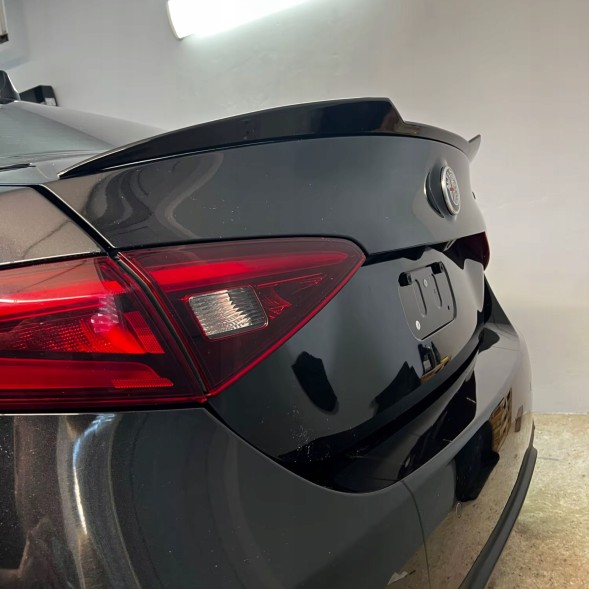 Китай Lotka Alfa Romeo Giulia Sedan Спойлер Alfa Romeo Giulia 2015+ Чорний Блиск Лоток Накладка на Клапан