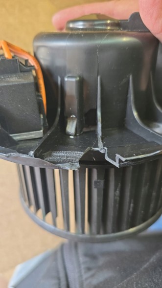 Mahle AB 149 000P Пошкодження при поверненні повітродувка mahle ab 149 000p