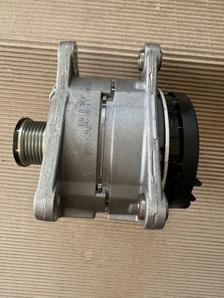 Renault OE 231000003R Альтернатор Bosch RENAULT 2.0 M4R 224000003Р 0124425038 120А