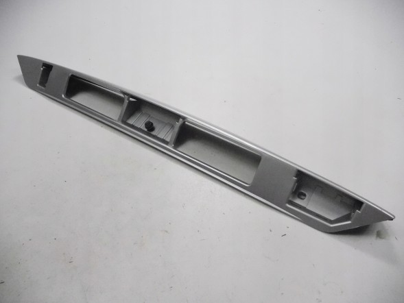 Mazda OE Накладка дверей багажника Mazda Demio OE D268-50-810A