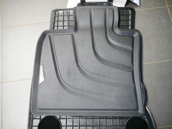 BMW OE BMW F15 F16 DYWANIKI GUMOWE PRZEDNIE ZESTAW KOMPLET DYWANIKÓW 51472458439 2458439 BMW F15 F16 КОВРИКИ ГУМОВІ ПЕРЕДНІ КОМПЛЕКТ НАБІР КОВРИКІВ 51472458439
