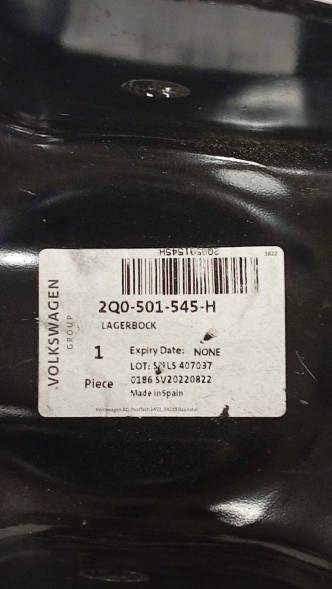 Volkswagen OE M176 - Новий кронштейн підшипника задньої осі лівий VW Audi Skoda 2Q0501545G