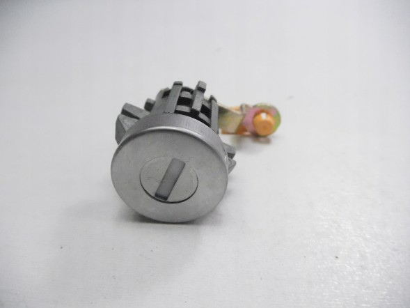 Mazda OE НАБІР КЛЮЧІВ / ЗАМАК ЗАПАЛЮВАННЯ MAZDA 323 BH3N-09-010D