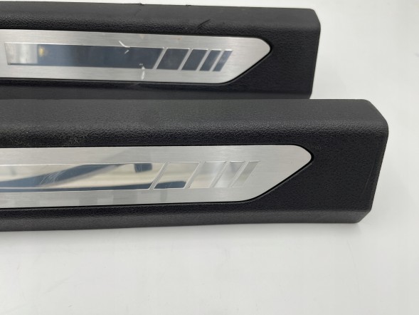 BMW OE KKDA BMW X6 G06 F96 LISTWY NAKŁADKI PROGOWE KOMPLET 8072328 8072327 Накладки на пороги BMW X6 G06 F96 Комплект 8072328 8072327