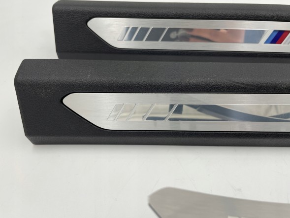 BMW OE KKDA BMW X6 G06 F96 LISTWY NAKŁADKI PROGOWE KOMPLET 8072328 8072327 Накладки на пороги BMW X6 G06 F96 Комплект 8072328 8072327