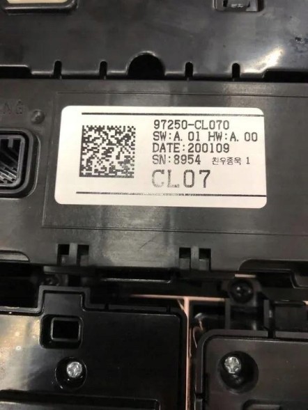 Hyundai OE HYUNDAI I30 ПАНЕЛЬ ПЕРЕМИКАЧІВ 97250-CL070