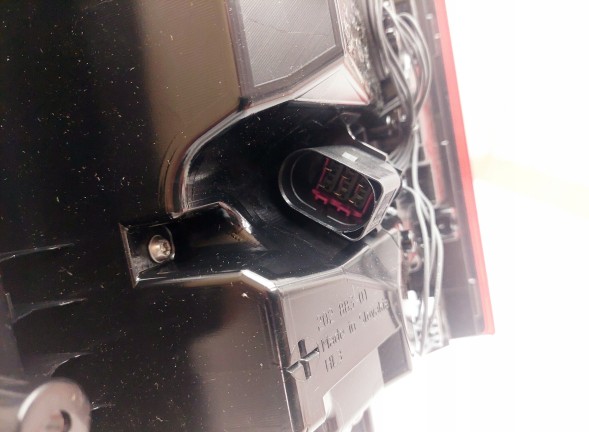 Volkswagen OE HELLA ЛІХТАР ЗАДНІЙ ЛІВИЙ 2SK012.337-051 VOLKSWAGEN T6