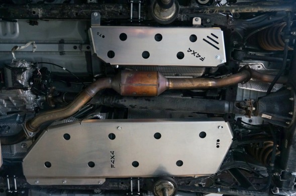 Fabryka4X4 OTS АЛЮМІНІЄВИЙ ЗАХИСТ ПАЛИВНОГО БАКА TOYOTA LAND CRUISER J250 (ВІД 2024)