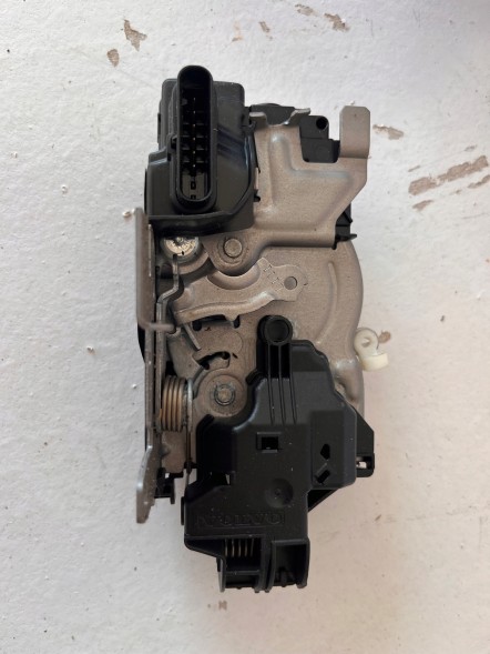 Volvo OE 31349894 Volvo V60 2020 Фронтальна сторона ліва Вставка для дверного замка