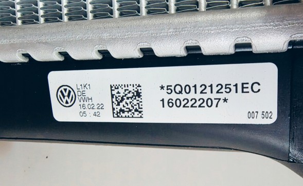 Volkswagen OE 5Q0121251EC Охолоджувач двигуна води рідини audi vw skoda seat новий oe