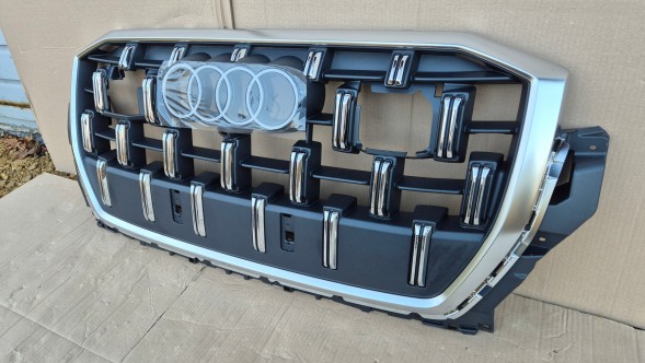 Audi OE GRILL AUDI Q7 4M DRUGI LIFT 2023- S-LINE CHROM Муляж решітки радіатора GRILL Audi Q7 II 4M0 LIFT 23- S-LINE OE 4M0853651BE Хром