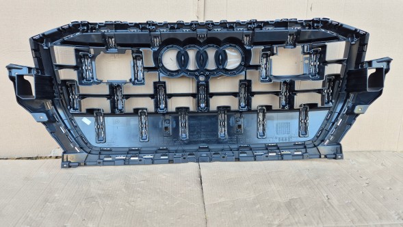 Audi OE GRILL AUDI Q7 4M DRUGI LIFT 2023- S-LINE CHROM Муляж решітки радіатора GRILL Audi Q7 II 4M0 LIFT 23- S-LINE OE 4M0853651BE Хром