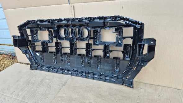 Audi OE GRILL AUDI Q7 4M DRUGI LIFT 2023- S-LINE CHROM Муляж решітки радіатора GRILL Audi Q7 II 4M0 LIFT 23- S-LINE OE 4M0853651BE Хром