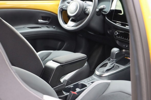 Rati C06890A Підлокітник RATI для Toyota Aygo X, 2025-, тканинний
