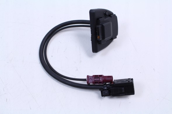 Mercedes-Benz OE РОЗЕТКА КАБЕЛЬНА IPAD MERCEDES A2158200611