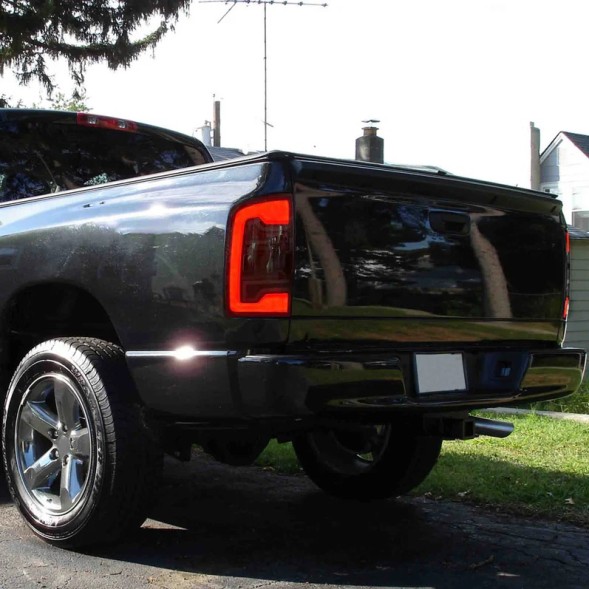 VLAND YHB-DG-8091A 07-08 DYMIONE DODGE RAM 2007-2008 ЗАДНІ ЛІХТАРІ КОМПЛЕКТ LED ЄВРОПА ЖОВТИЙ ПОВОРОТНИК ДИМЧАСТІ
