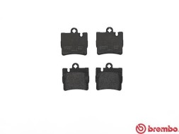 P50042 BREMBO Комплект гальмівних колодок з 4 шт дисків