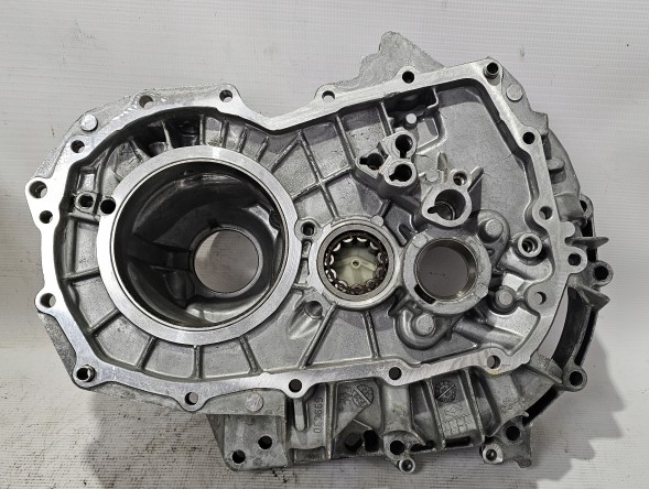 Renault OE 7701471290 RENAULT OE ORG НОВИЙ ОРГ КОРПУС КОРОБКИ ПЕРЕДАЧ RENAULT MEGANE І SCENIC І LAGUNA І