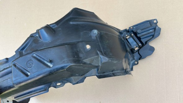 Toyota OE 53875-0D680 TOYOTA YARIS III 17-20 НАКЛАДКА НА КРИЛО ПРАВА ПЕРЕДНЯ TOYOTA YARIS III 17-20