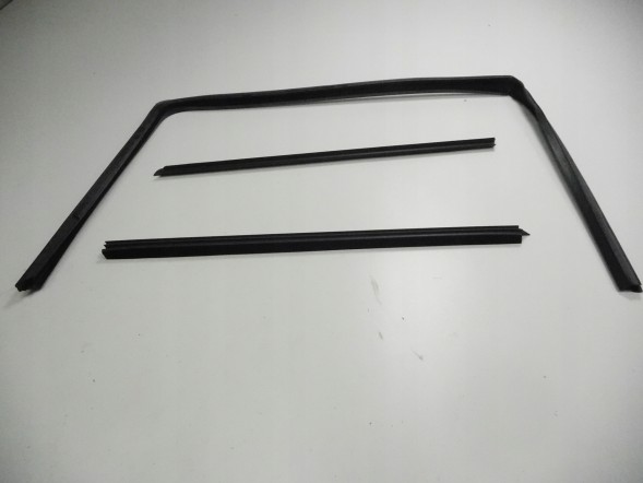 Renault OE Ущільнювачі вікон праві передні Clio II OE 7701205827