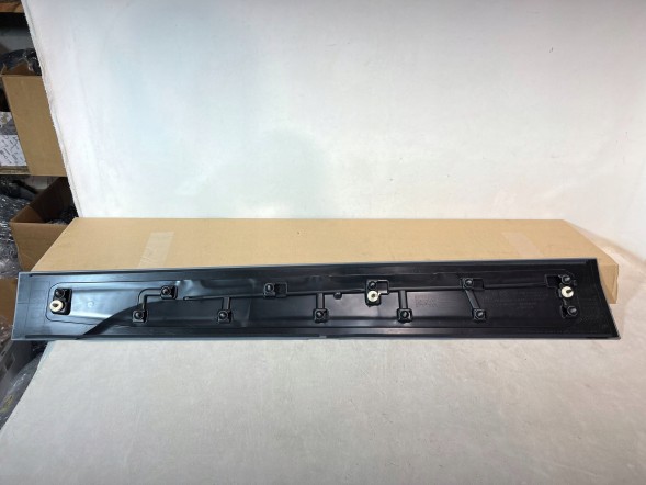 BMW OE 8497328 PMI159021 ПЛА́НКА ДВЕРЕЙ ПРАВА ПЕРЕДНЯ BMW IX I20 M ПАКЕТ 8497328