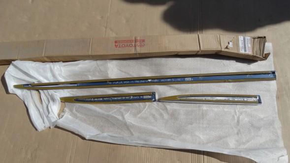 Toyota OE PZ49U-X0491-ZB P1AR2T3S9SV Накладки на Двері Ліва + Права PZ49U-X0491-ZB Toyota RAV 4 IV 3 штуки
