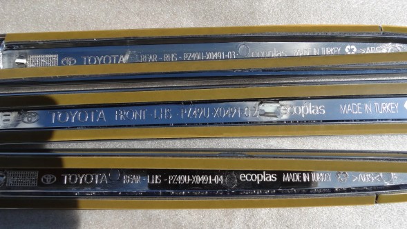 Toyota OE PZ49U-X0491-ZB P1AR2T3S9SV Накладки на Двері Ліва + Права PZ49U-X0491-ZB Toyota RAV 4 IV 3 штуки