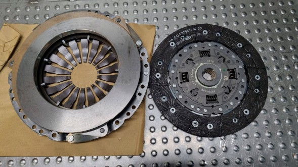 Fiat OE 71798934 Зчеплення fiat 500 tipo 500x jeep compass 1.4 71798934 68624265aa fiat oe