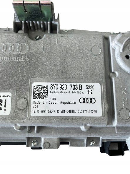 Audi OE 8Y0920703B 8Y0 920 703 B Лічильник годинника Audi 8Y0920703B