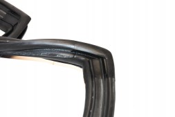 BMW OE 51311822185 Ущільнювач переднього скла BMW E12 E28 518 520 528 530