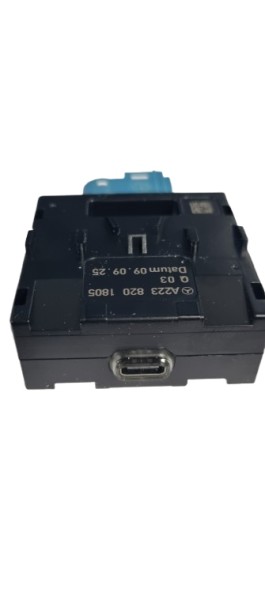 Mercedes-Benz OE ОРИГІНАЛЬНИЙ USB-РОЗ'ЄМ A2238201805