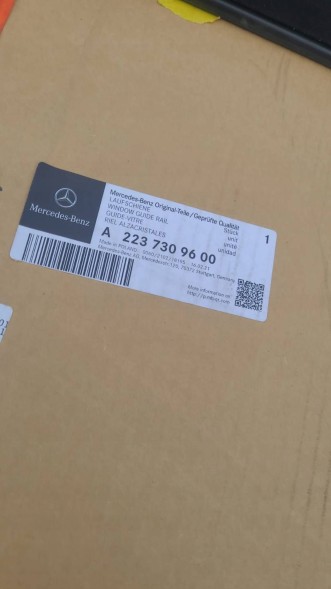 Mercedes-Benz OE MERCEDES S-KLASA W223 СКЛО ТРИКУТНЕ ЗАДНЄ ПРАВЕ A2237309600