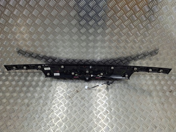 Jeep OE БЛЕНДА КРИШКИ БАГАЖНИКА JEEP GRAND CHEROKEE WK2 LIFT 14- 6CW11AXRAA