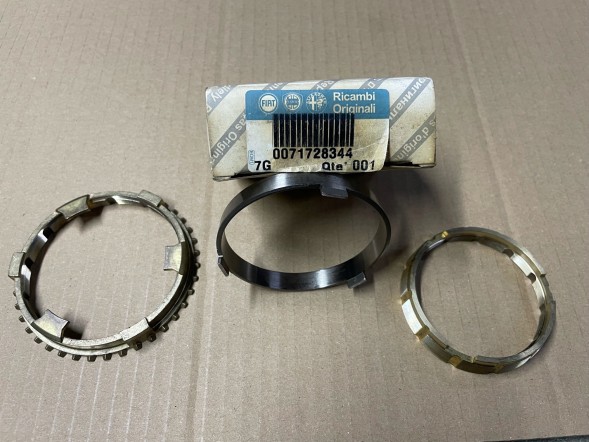 Alfa Romeo OE 71728344 71740823 46538209 46456354 55209640 СИНХРОНІЗАТОР 1 2 ПЕРЕДАЧ КОРОБКА ПЕРЕДАЧ C530.5 C530.6 ПОТРІЙНИЙ