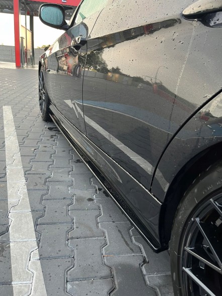 ViralCar DOKŁADKI LISTWY POD PROGI BMW E90 E92 E93 CZARNY POŁYSK Накладка порога ViralCar чорна заміна для BMW E90 E92 E93