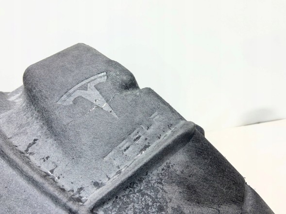 Tesla 1081583-00-D pmi150921 НАКЛАДКА ЛІВОГО ЗАДНЬОГО КРИЛА ЛІВА ЗАДНЯ ЧАСТИНА TESLA 3 1081583-00-D