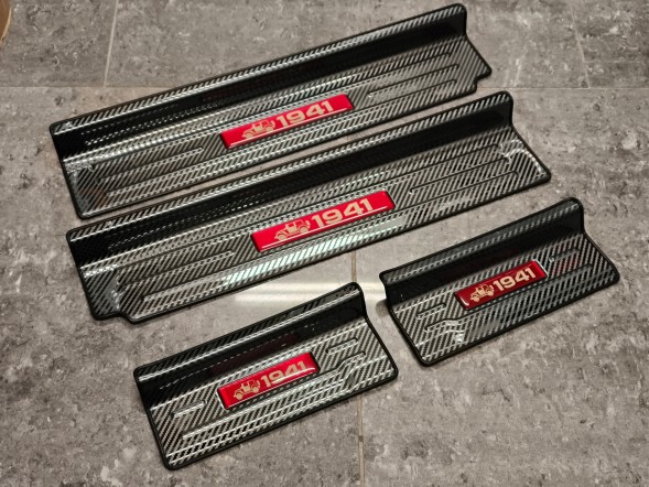 7Mot 777654 Накладки на пороги JEEP WRANGLER JL 4 ДВЕРІ CARBON Ювілейні 2018-2025