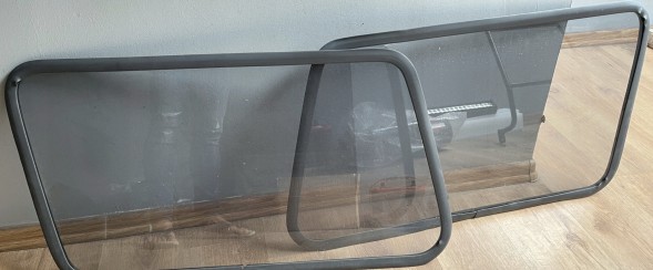 Nissan OE y60-szyba-5d-nowa Бічне скло кузова Nissan Patrol Y60 Нове 3D і 5D