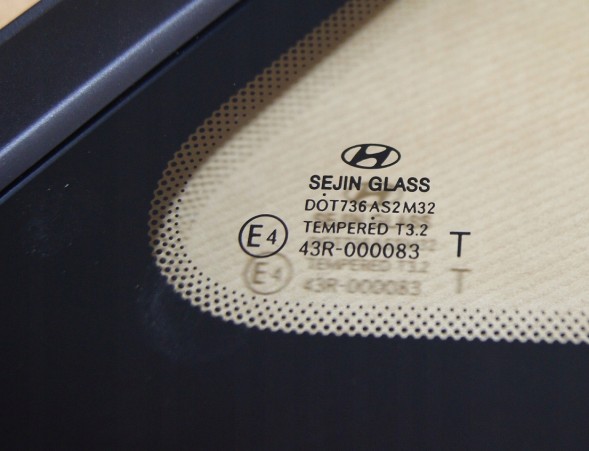 Hyundai OE 87820-A6600 УЩІЛЬНЮВАЧ ЗАДНЬОГО СКЛА ПРАВИЙ i30 HYUNDAI i-30 УНІВЕРСАЛ