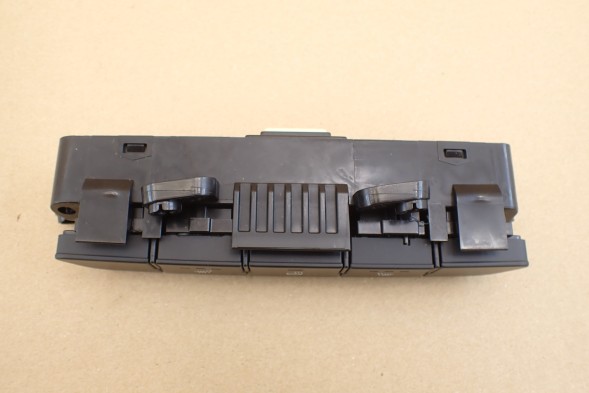 Kia OE KIA SPORTAGE V PANEL PODGRZEWANIA FOTELI KIEROWNIC 93320p1100 KIA SPORTAGE V ПАНЕЛЬ ПІДІГРІВУ КРІСЕЛ КЕРМА 93320р1100