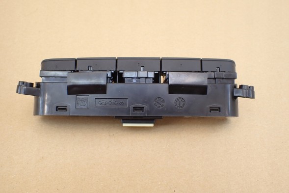 Kia OE KIA SPORTAGE V PANEL PODGRZEWANIA FOTELI KIEROWNIC 93320p1100 KIA SPORTAGE V ПАНЕЛЬ ПІДІГРІВУ КРІСЕЛ КЕРМА 93320р1100