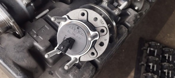 Saab OE 24421906, 93170611 СТУЧИНА З ПІДШИПНИКОМ ЗАДНЬОГО КОЛІСА SAAB 9-3 SS SC CV FWD ОРИГІН.