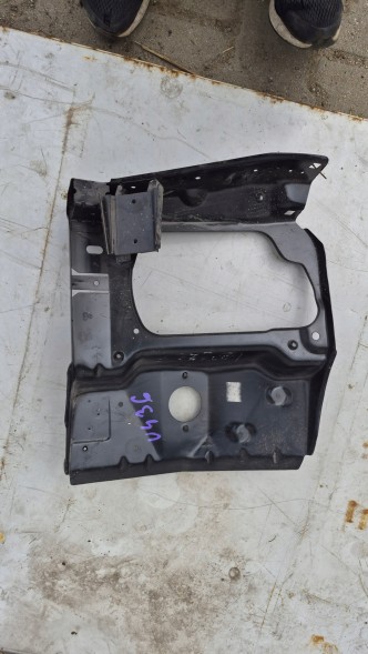 Volkswagen OE VW T4 WZMOCNIENIE OKULAR BLACHA PAS MOCOWANIE LAMPY ORG VW T4 ПАНЕЛЬ ПІД КРИЛО (ОКУЛЯР) / КРОНШТЕЙН КРІПЛЕННЯ ФАРИ