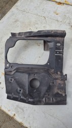 Volkswagen OE VW T4 WZMOCNIENIE OKULAR BLACHA PAS MOCOWANIE LAMPY ORG VW T4 ПАНЕЛЬ ПІД КРИЛО (ОКУЛЯР) / КРОНШТЕЙН КРІПЛЕННЯ ФАРИ