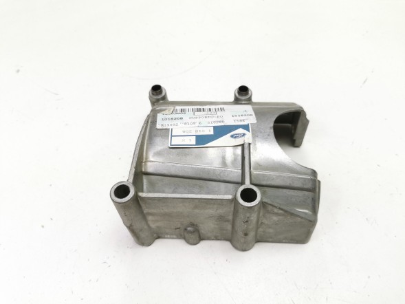 Ford OE Кронштейн насоса гідропідсилювача керма Ford Fiesta 1995-2001 OE 1018208