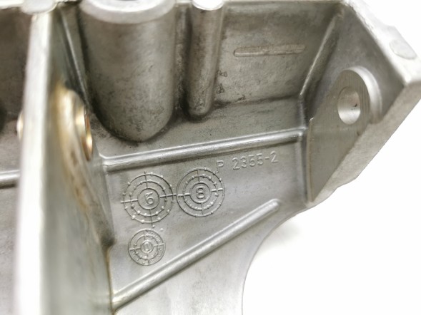 Ford OE Кронштейн насоса гідропідсилювача керма Ford Fiesta 1995-2001 OE 1018208