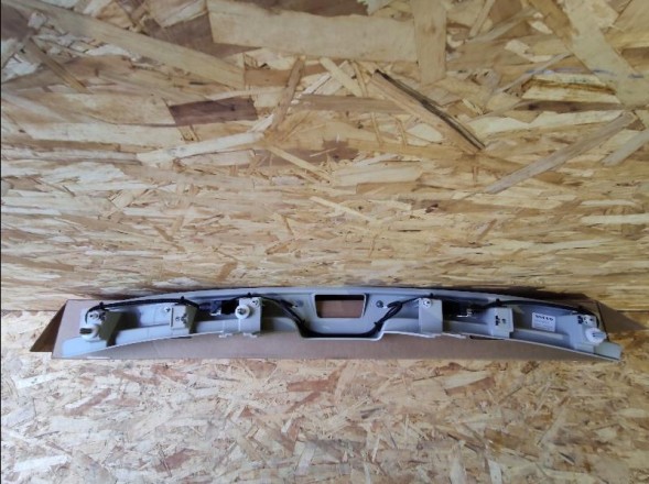 Volvo OE 31414813 ЗАДНЯ НАКЛАДКА РЕМНЯ VOLVO XC90 II З ПІДСВІЧУВАННЯМ