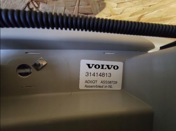 Volvo OE 31414813 ЗАДНЯ НАКЛАДКА РЕМНЯ VOLVO XC90 II З ПІДСВІЧУВАННЯМ